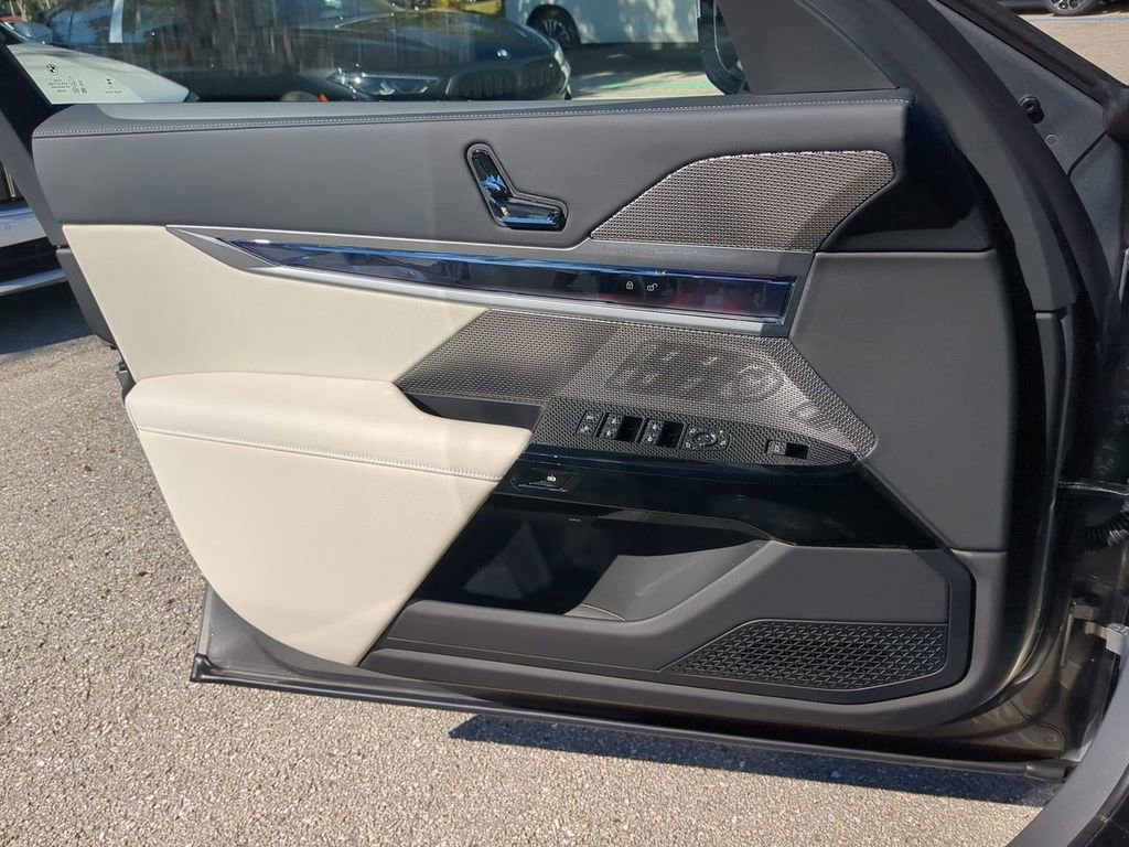 New 2026 BMW 740i w/ Premium Package image 31