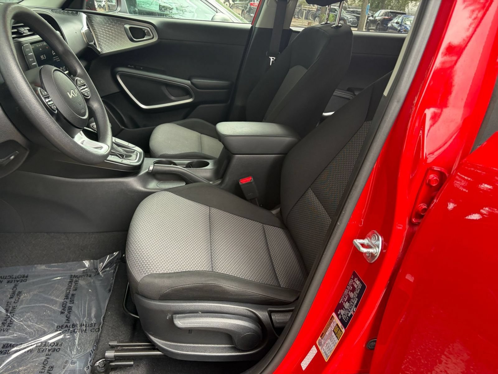 Used 2025 Kia Soul LX w/ LX Technology Package FWD image 24