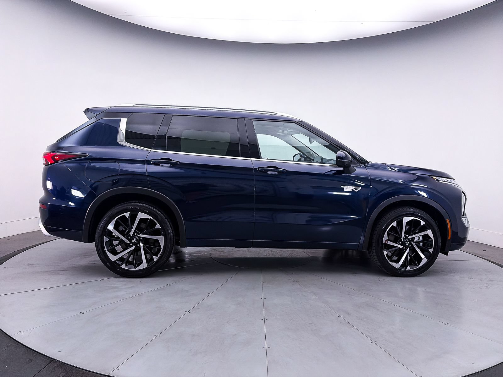 Used 2024 Mitsubishi Outlander SEL AWD/4WD image 46