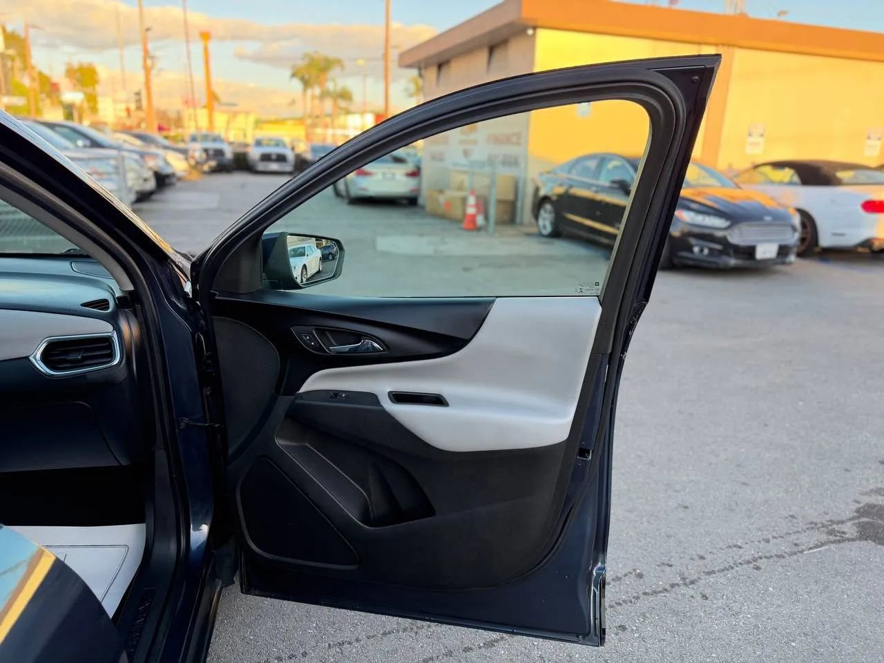 Used 2018 Chevrolet Equinox LT image 31
