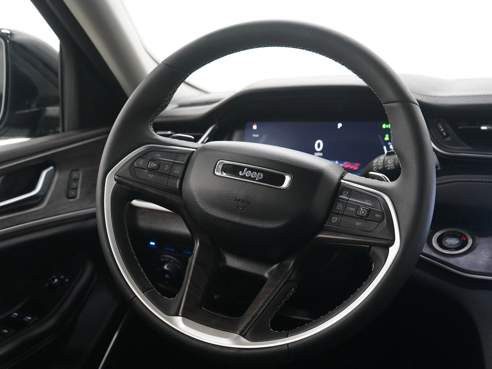 Used 2023 Jeep Grand Cherokee 30th Anniversary image 14