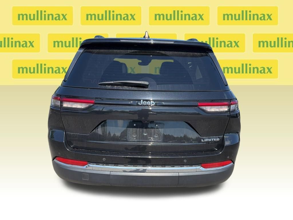 Used 2023 Jeep Grand Cherokee Limited w/ Trailer Tow Prep Group (B) RWD image 9