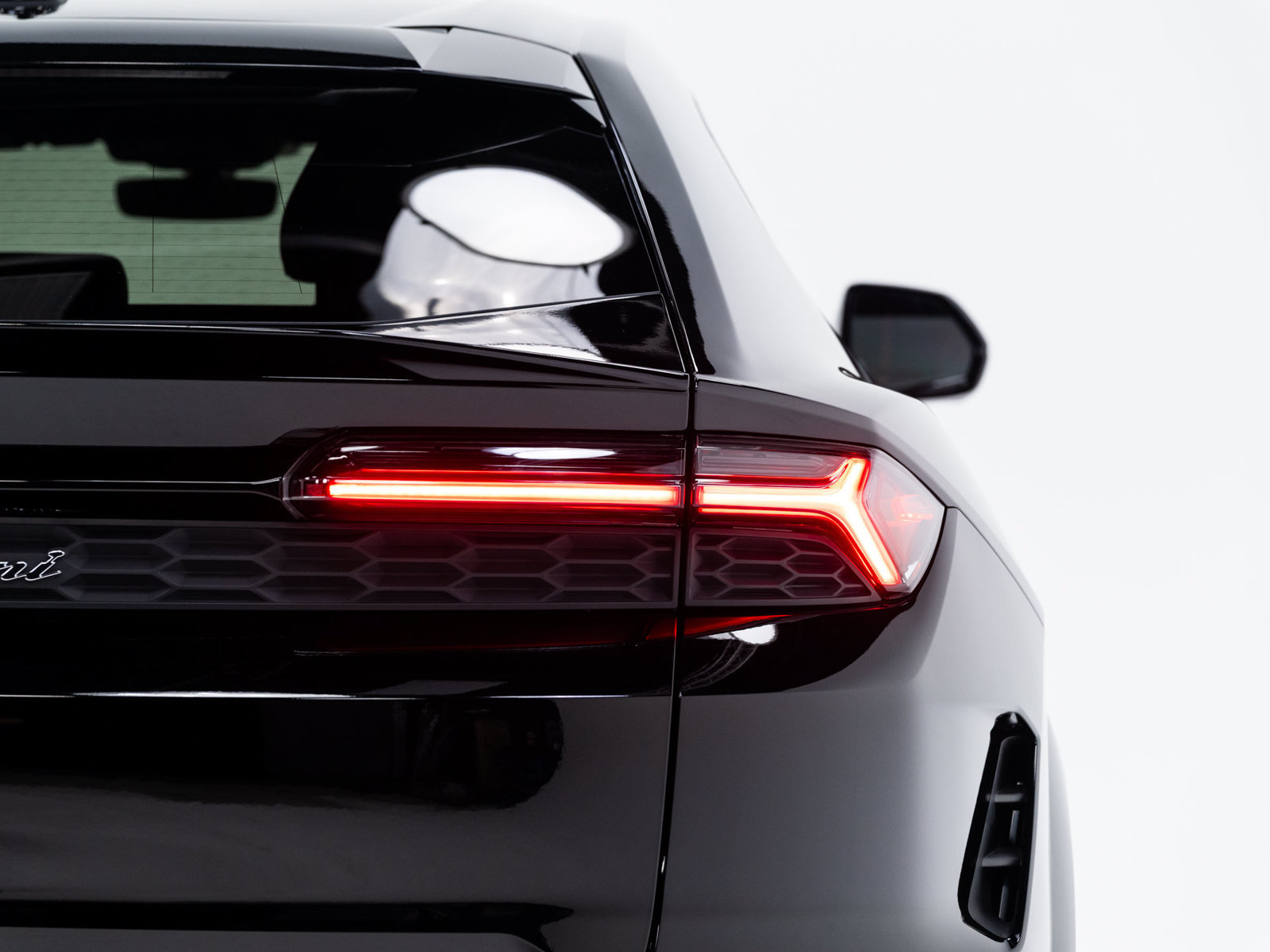 Used 2025 Lamborghini Urus SE AWD/4WD image 93