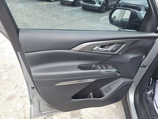 Used 2024 Chevrolet Traverse LT image 31