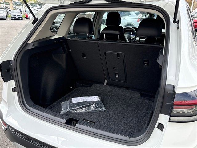 Used 2025 Volkswagen Taos SE image 13