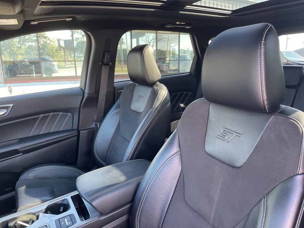 Used 2022 Ford Edge ST image 23