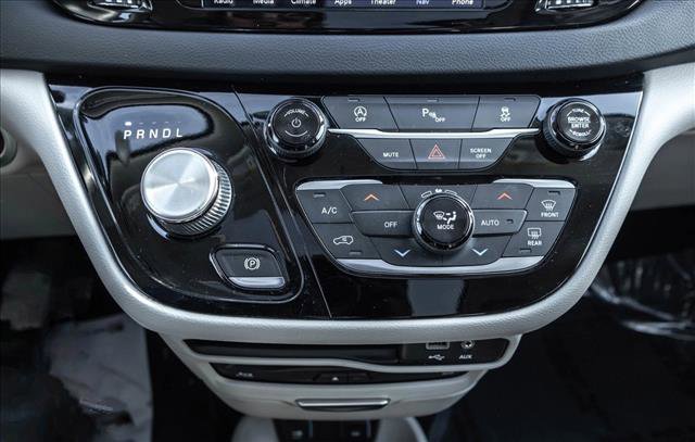 Used 2019 Chrysler Pacifica Touring-L Plus image 19