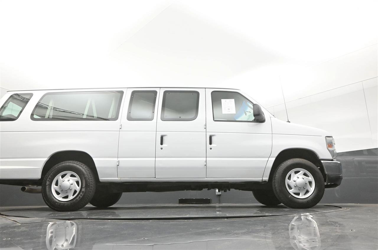 Used 2014 Ford E-350 and Econoline 350 XLT RWD image 30