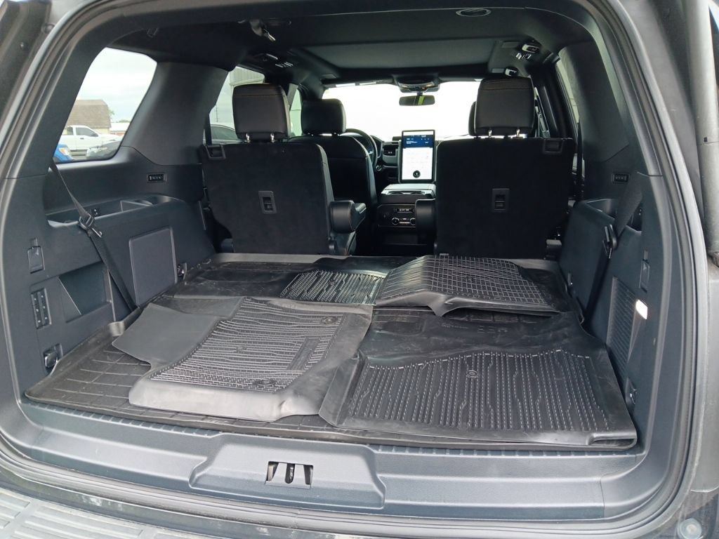 Used 2023 Ford Expedition Platinum AWD/4WD image 5