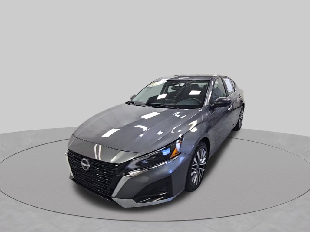 Used 2025 Nissan Altima 2.5 SV FWD image 3