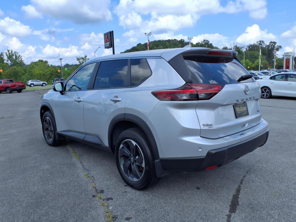 Certified 2025 Nissan Rogue SV image 3