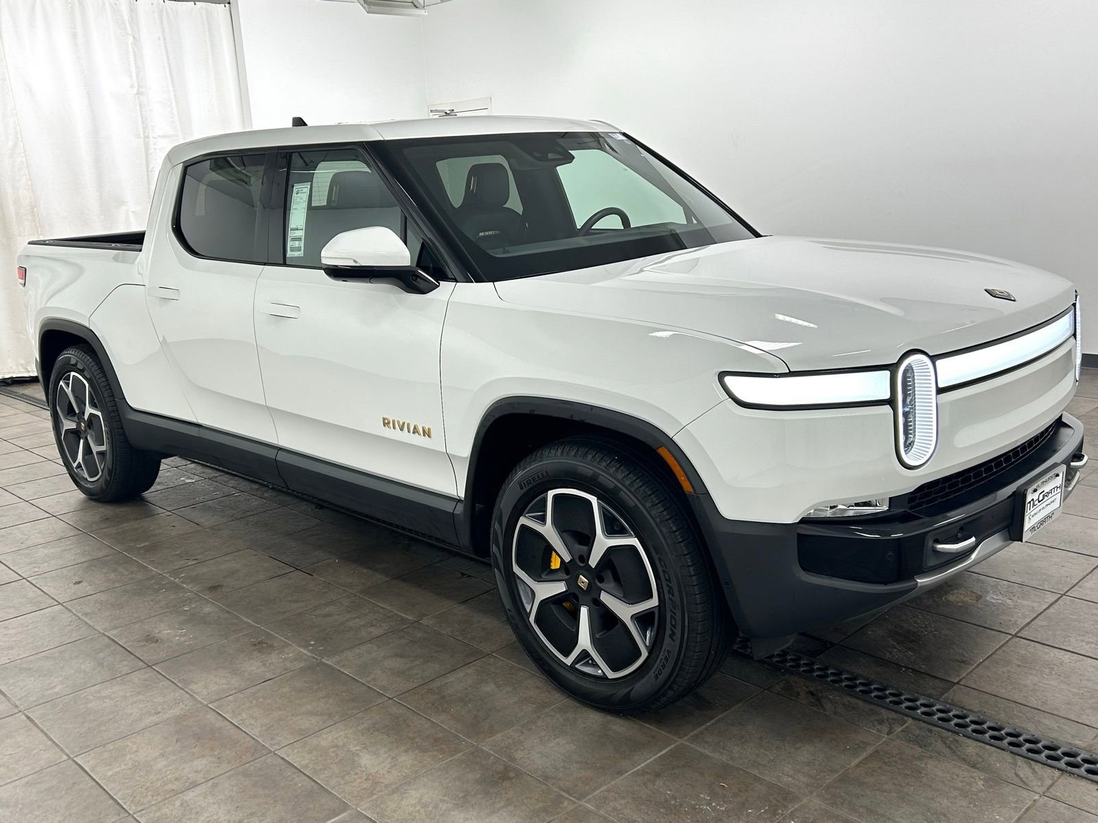 Used 2022 Rivian R1T Adventure image 7