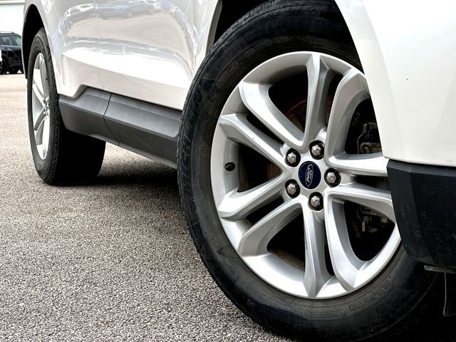 Used 2019 Ford Edge SEL w/ Equipment Group 201A FWD image 2