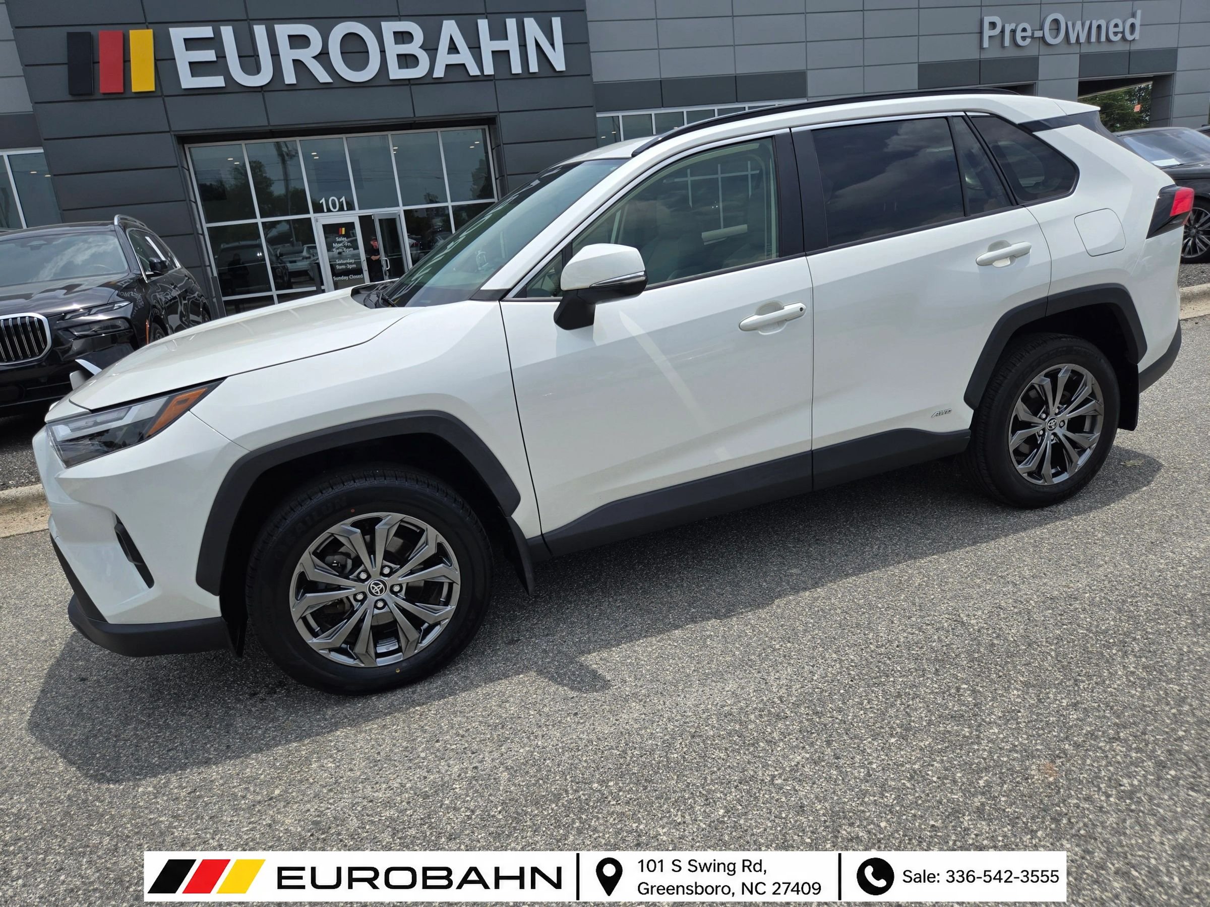 Used 2022 Toyota RAV4 XLE Premium AWD/4WD image 29