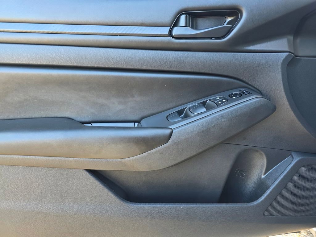 Used 2024 Nissan Altima 2.5 S image 11