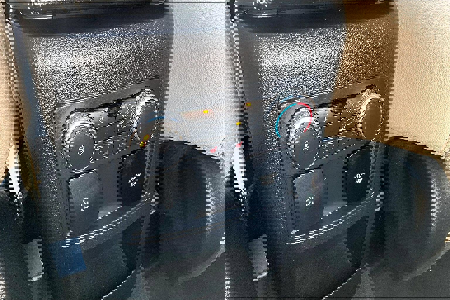 Used 2021 Ford Explorer Limited image 40