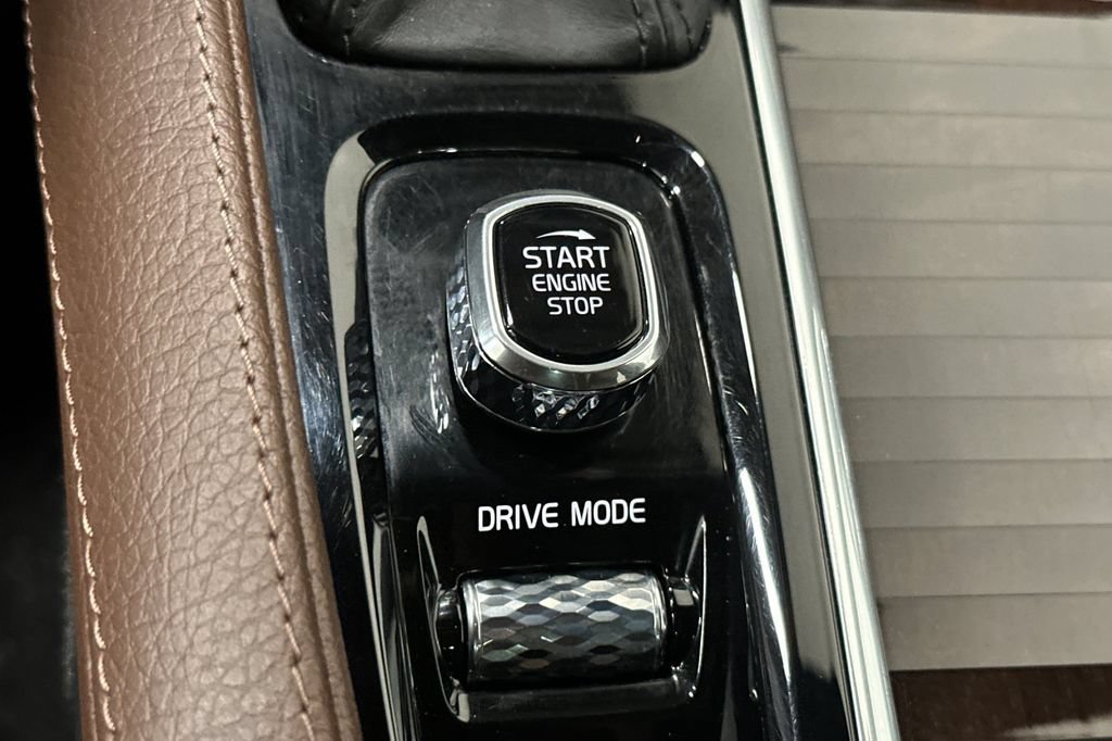 Used 2019 Volvo XC90 T6 Momentum w/ Protection Package Premier AWD/4WD image 27