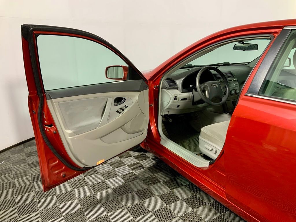 Used 2010 Toyota Camry FWD image 15