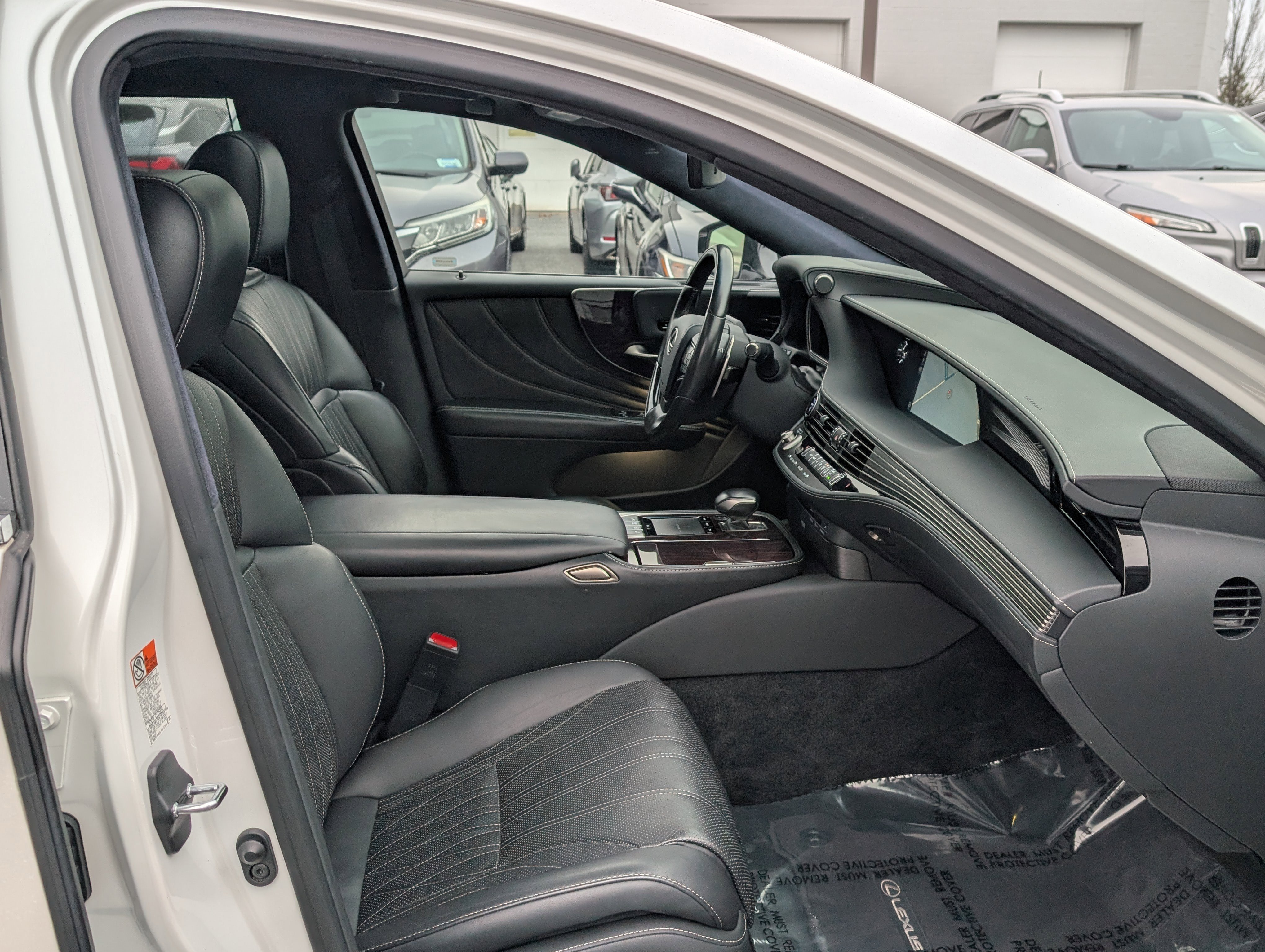 Used 2020 Lexus LS 500h AWD w/ Luxury Package image 11