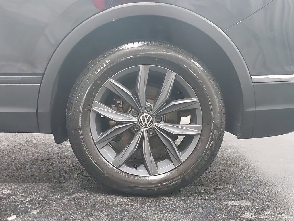 Used 2023 Volkswagen Tiguan SE image 33