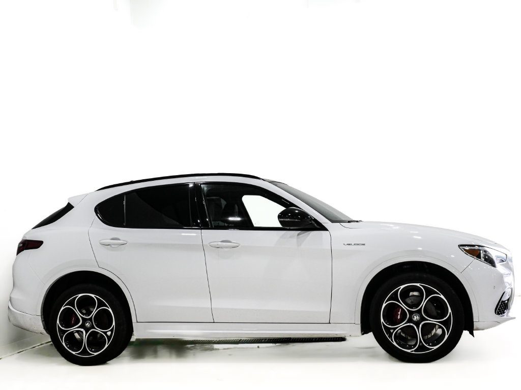 Used 2023 Alfa Romeo Stelvio Veloce AWD/4WD image 5