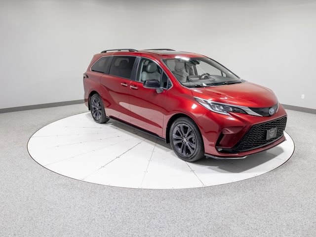 Used 2022 Toyota Sienna XSE FWD image 34