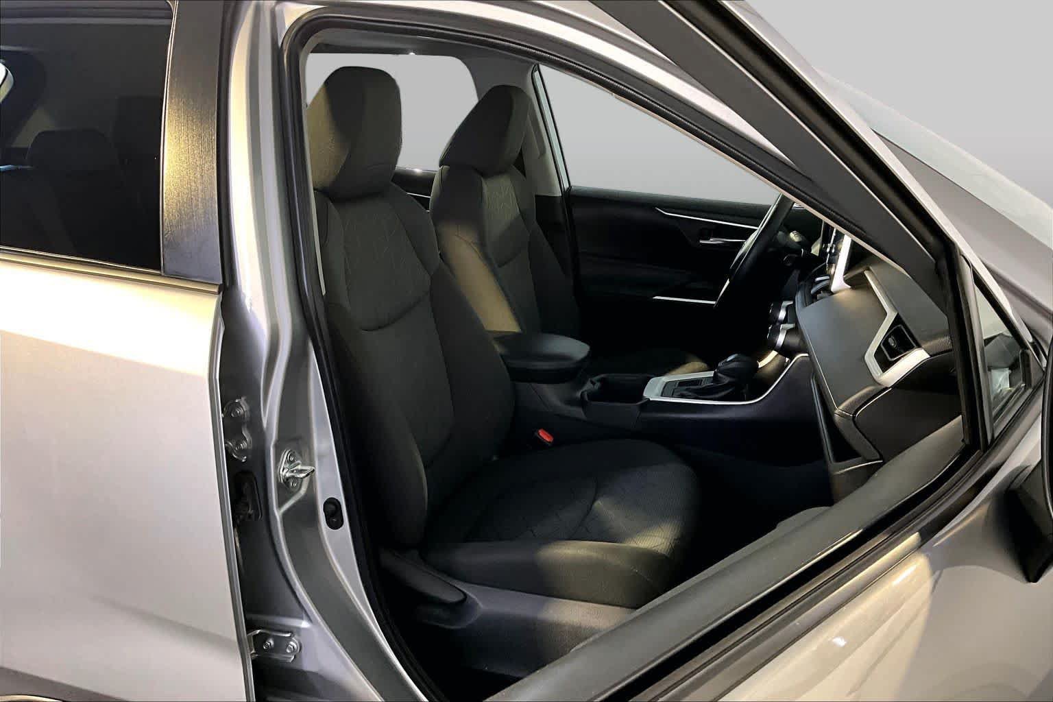 Used 2022 Toyota RAV4 XLE w/ Convenience Package AWD/4WD image 8