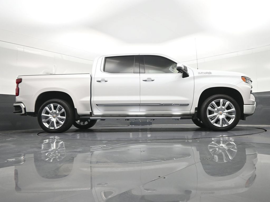 Used 2024 Chevrolet Silverado 1500 High Country w/ High Country Premium Package AWD/4WD image 29