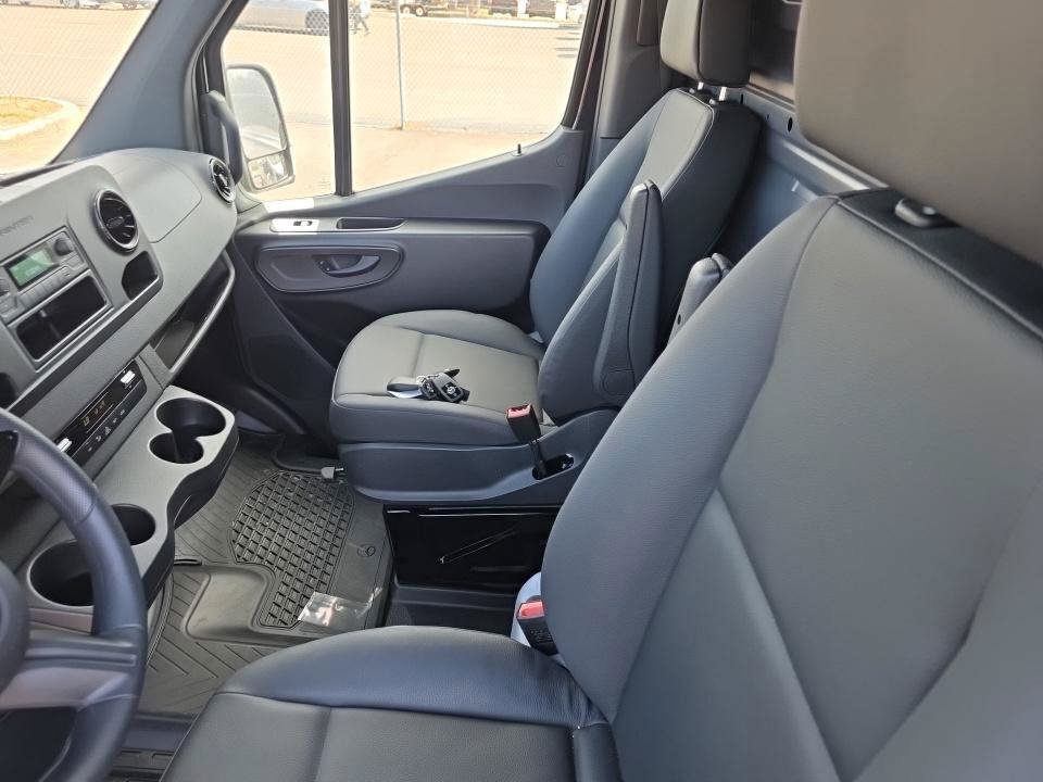Used 2026 Mercedes-Benz Sprinter 2500 image 5