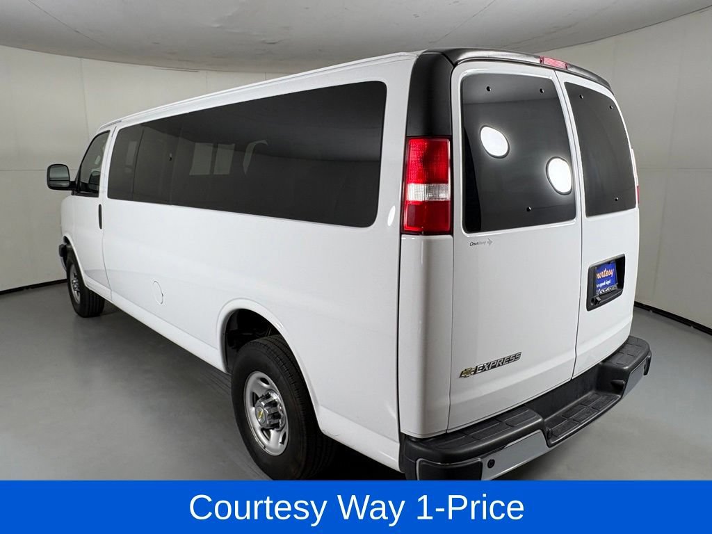Used 2024 Chevrolet Express 3500 LT w/ LT Preferred Equipment Group RWD image 8