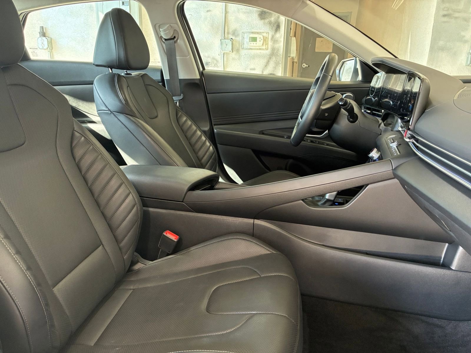 Used 2025 Hyundai Elantra Limited image 38