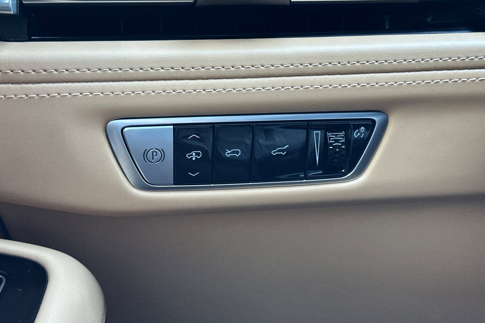 Used 2025 Cadillac Escalade IQ Sport 2 image 33