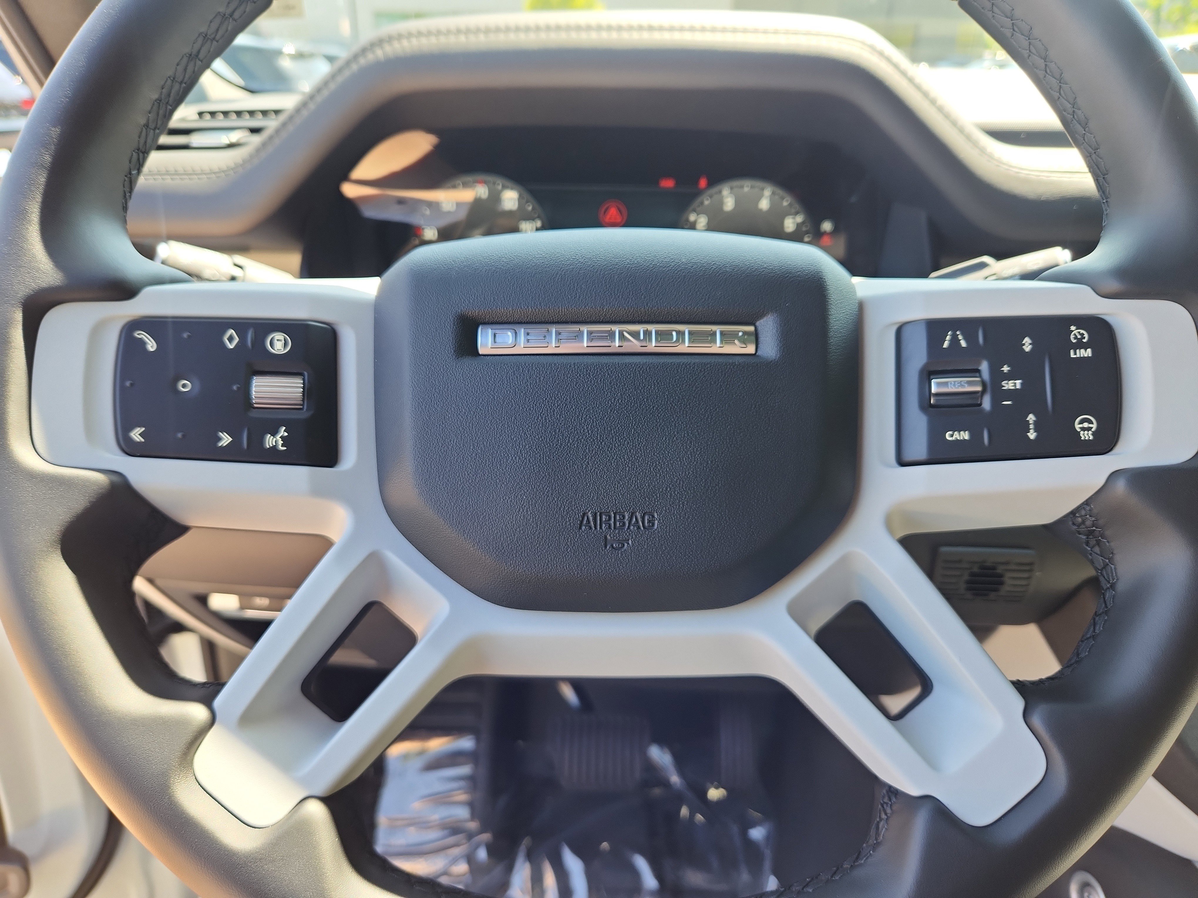 Used 2025 Land Rover Defender 130 S image 16