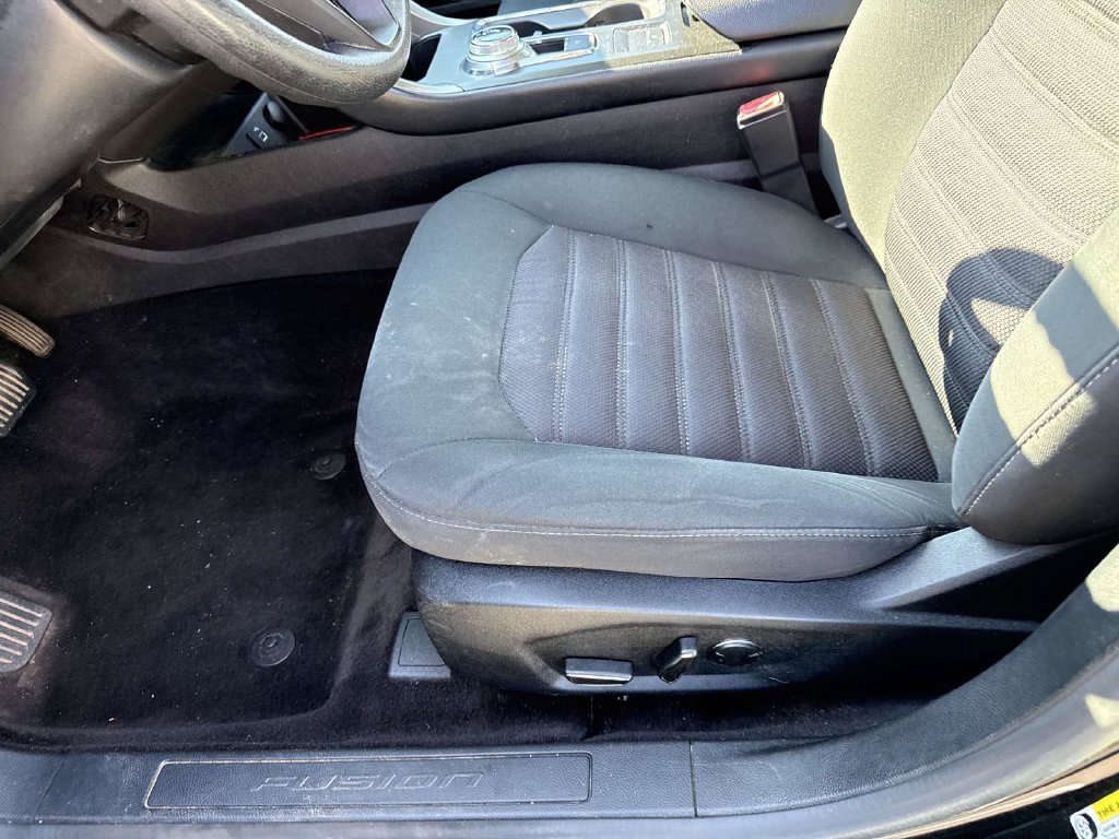 Used 2017 Ford Fusion SE FWD image 28