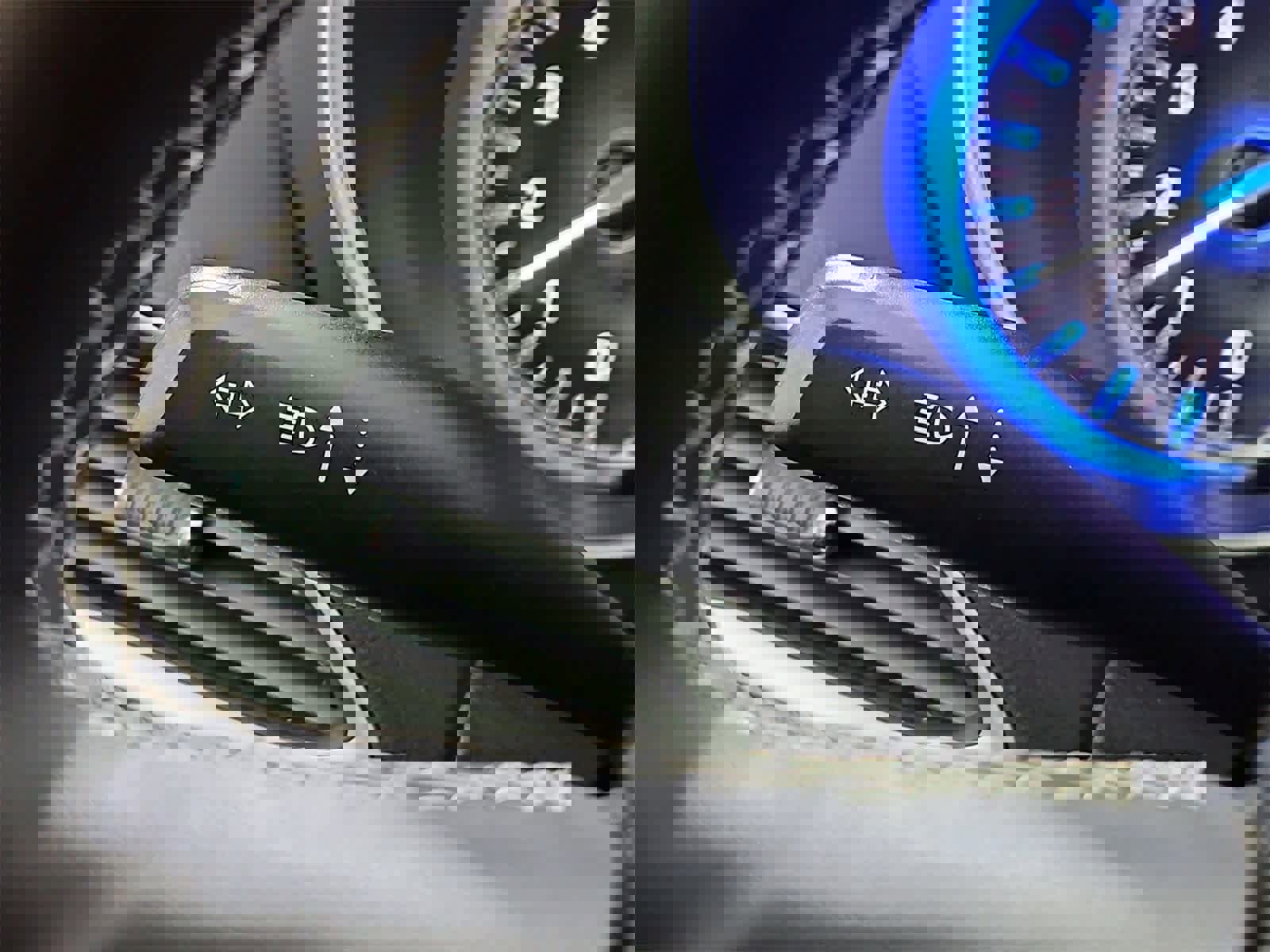 Used 2024 Chrysler Pacifica Touring-L image 26