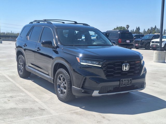 Used 2023 Honda Pilot TrailSport image 3