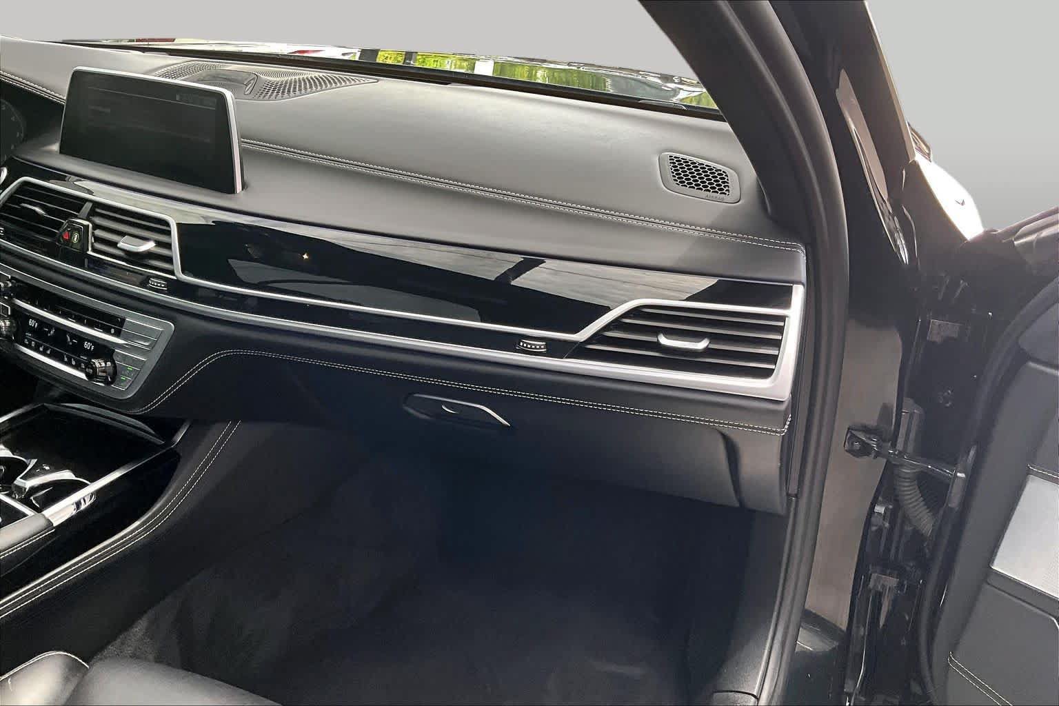 Used 2021 BMW M760i xDrive w/ Luxury Rear Seating Package AWD/4WD image 18