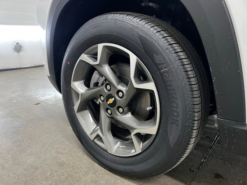 New 2026 Chevrolet Trax LT w/ Sunroof Package image 11