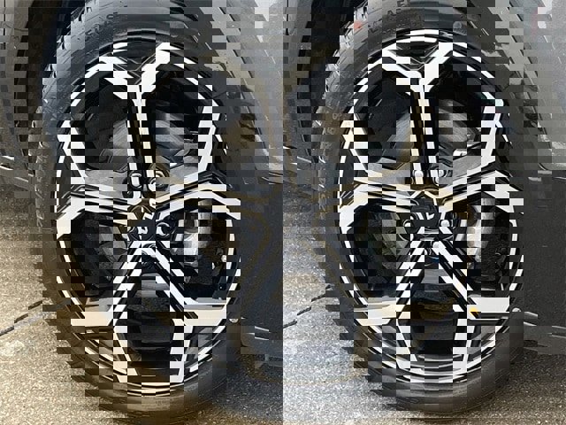 Used 2024 Kia Niro SX Touring image 9