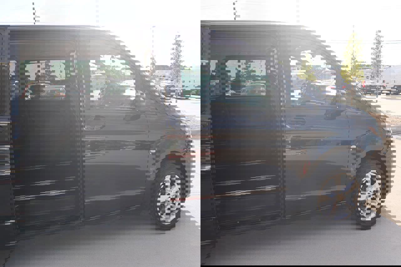 Used 2018 Mercedes-Benz Metris Passenger image 9