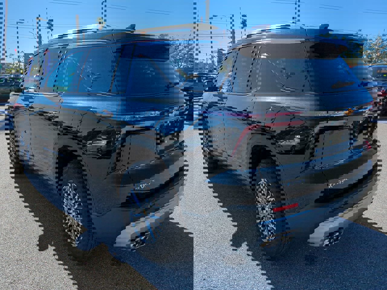 Used 2025 Chevrolet Traverse LT image 6