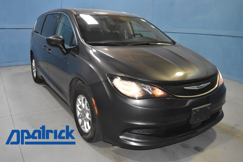 Used 2023 Chrysler Voyager LX FWD image 1