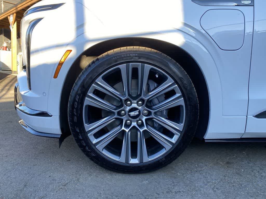 Certified 2026 Cadillac Vistiq Premium Luxury w/ LPO, Floor Liner Package AWD/4WD image 10