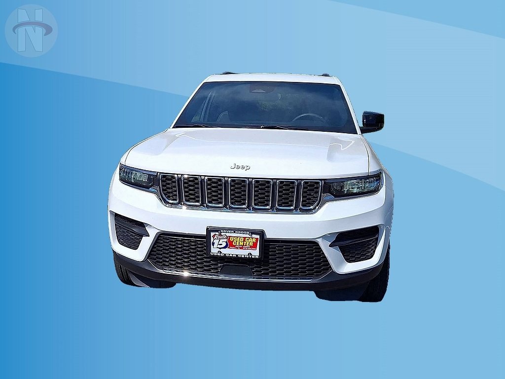 Used 2024 Jeep Grand Cherokee Laredo AWD/4WD image 3