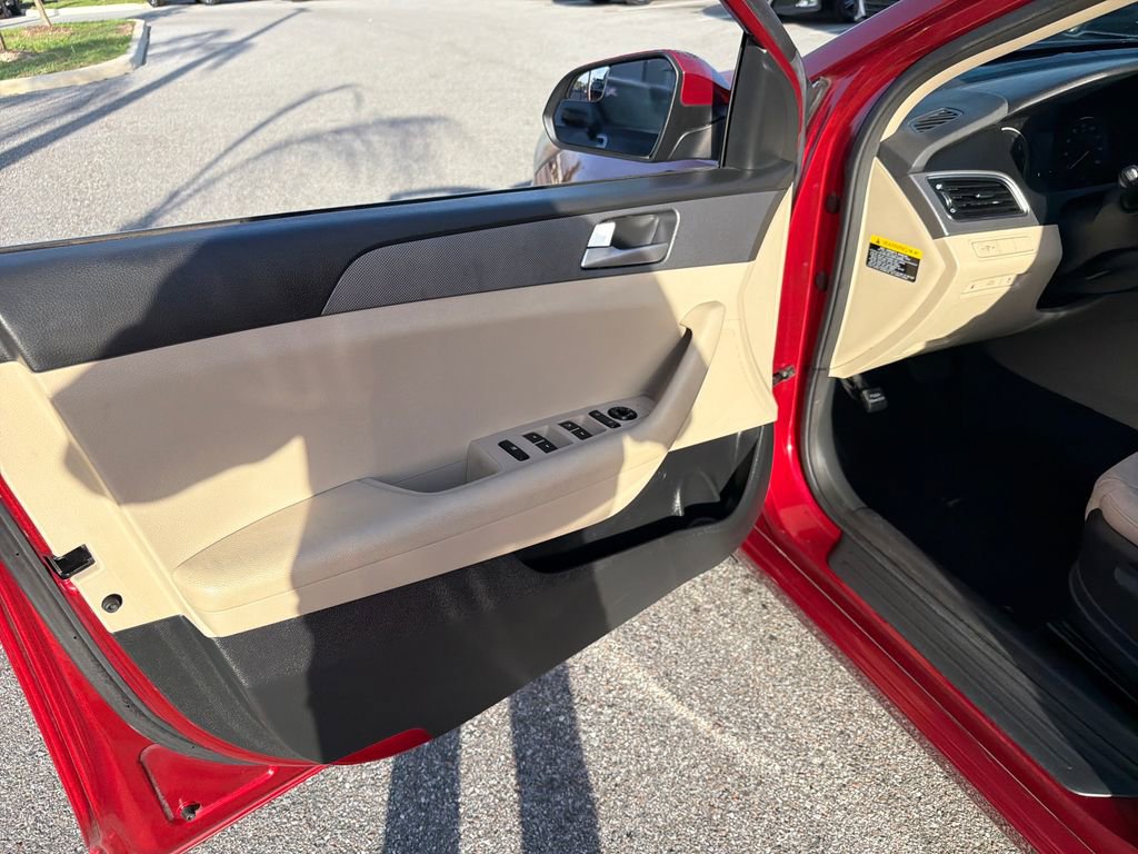 Used 2015 Hyundai Sonata SE w/ Cargo Package image 13