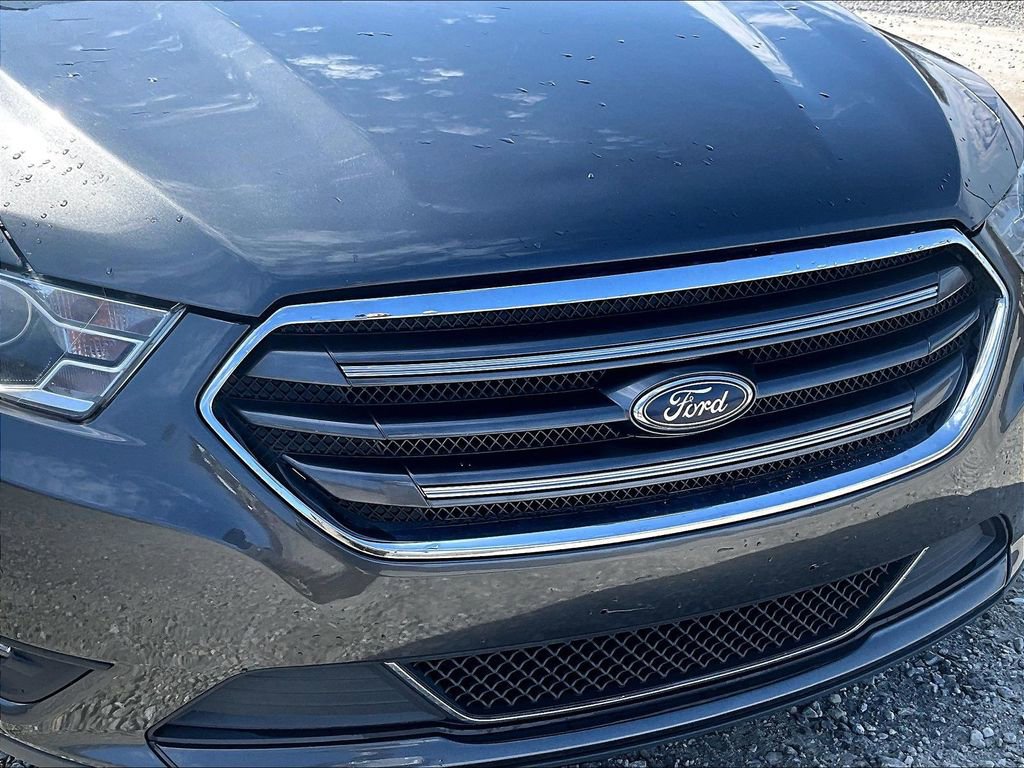 Used 2018 Ford Taurus Limited image 22