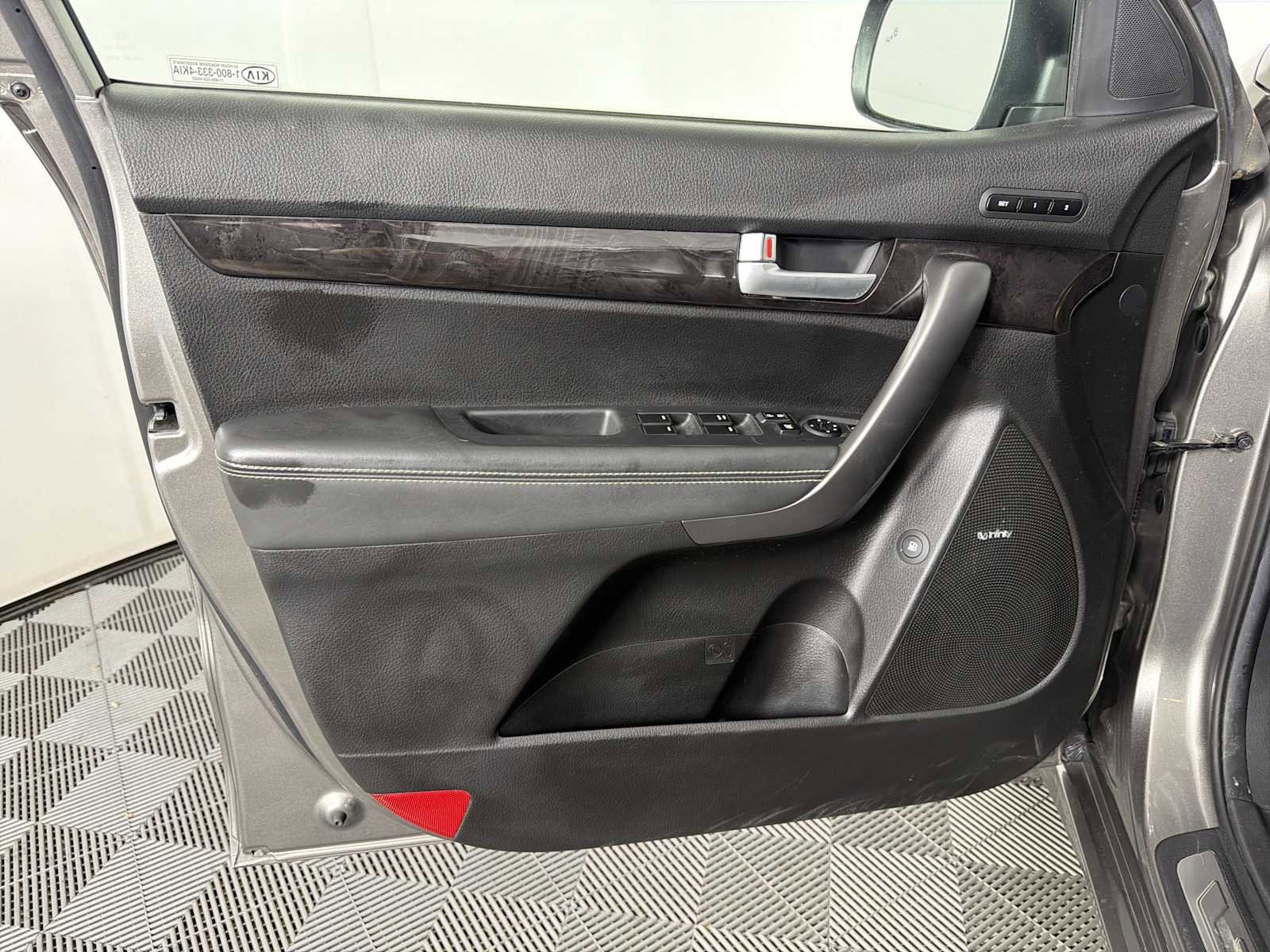 Used 2014 Kia Sorento SX w/ 3rd Row Package image 8