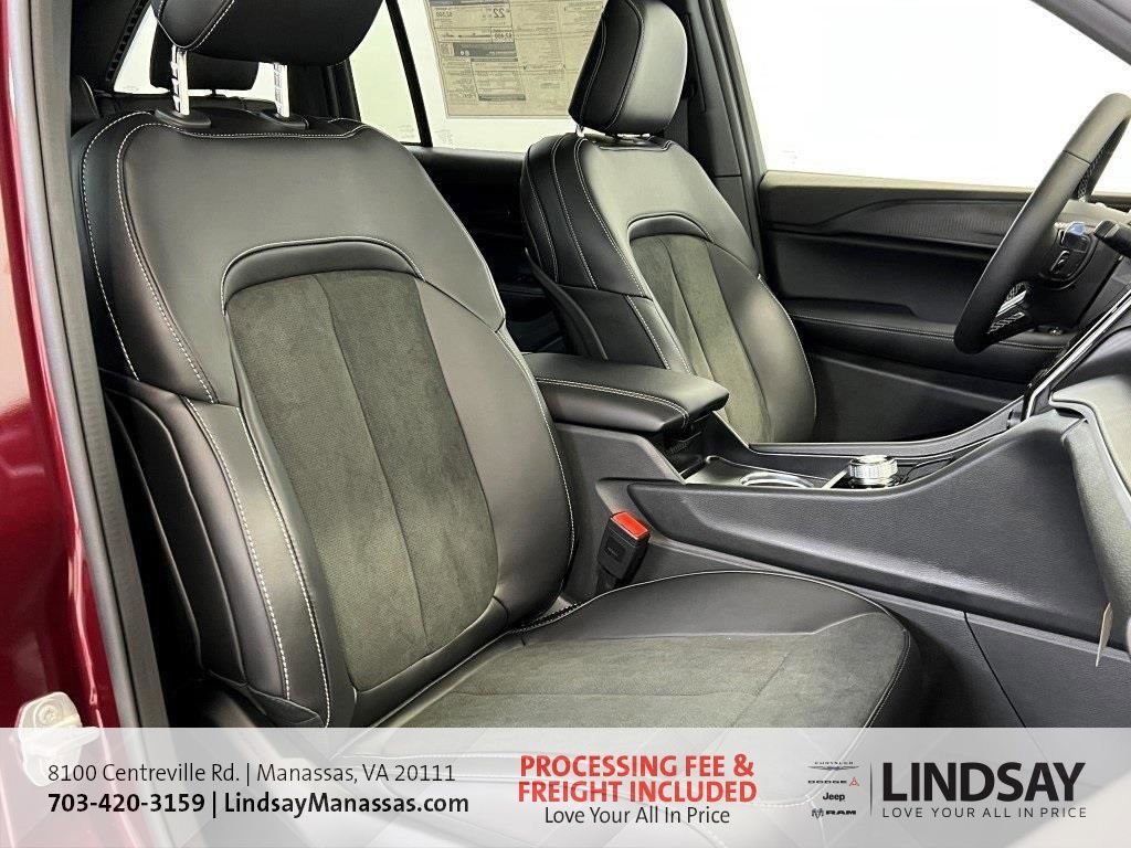 New 2025 Jeep Grand Cherokee Altitude image 13
