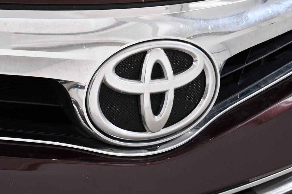 Used 2013 Toyota Avalon Limited image 21