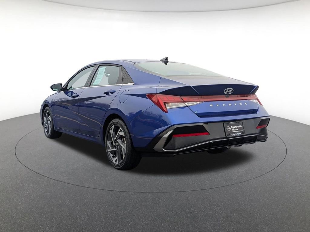 Used 2025 Hyundai Elantra SEL FWD image 7